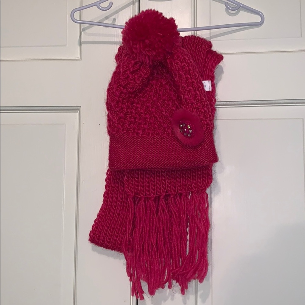Knitted scarf and hat set